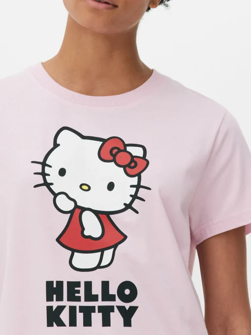 Hello Kitty Graphic T-Shirt